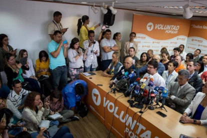 Miembros de la opositora MUD en una rueda de prensa celebrada el miércoles en Caracas.-EFE / MIGUEL GUTIÉRREZ