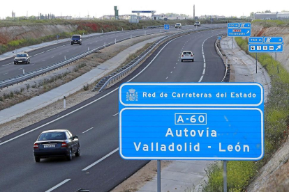 Tramo de la Autovía A-60 que va desde Valladolid a León entre la provincia vallisoletana y Villanubla.-J.M.LOSTAU