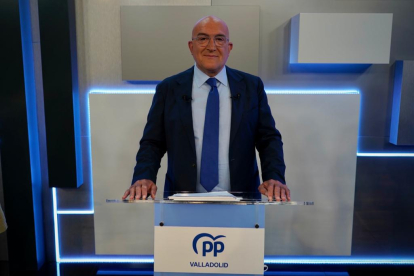 Jesús Julio Carnero, candidato del PP a la alcaldía de Valladolid, en el debate de La 8. -ARGI