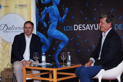 'Los Desayunos de la APDV' con Cayetano Martínez de Irujo. / Mariano González