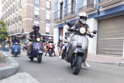 y Ciclomotores Clásicos en las Fiestas de Valladolid. -PHOTOGENIC