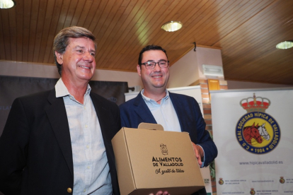 'Los Desayunos de la APDV' con Cayetano Martínez de Irujo. / Mariano González