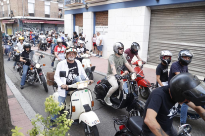 y Ciclomotores Clásicos en las Fiestas de Valladolid. -PHOTOGENIC