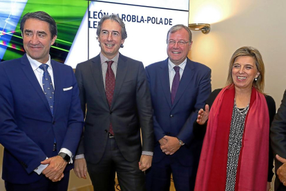 Juan Carlos Suárez-Quiñones, Íñigo de la Serna, Antonio Silván y María José Salgueiro, ayer en Oviedo.-ICAL