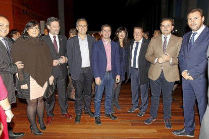Los socialistas Ana Sánchez, José Luis Vázquez, Javier Izquierdo, Tudanca, Redondo, Tino Rodríguez y Puente.