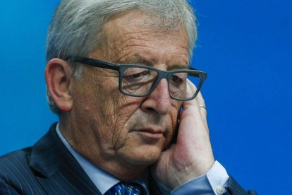 El presidente de la Comisión Europea, Jean-Claude Juncker, pensativo, en una rueda de prensa, el lunes en Bruselas.-Foto: AFP / JULIEN WARNAND