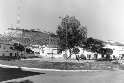 Obras de urbanización de la plaza Elíptica en 1986.