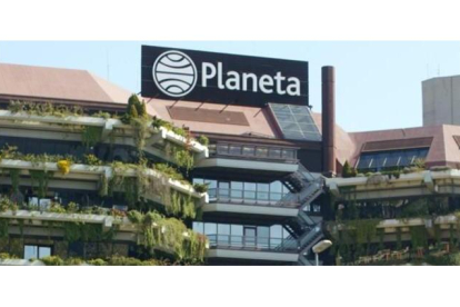 La sede del Grupo Planeta en la Diagonal de Barcelona.-LAURA ESPINOSA