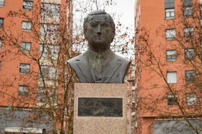 Busto de Marcos Fernández en su plaza de Parquesol, Valladolid, en la actualidad.-  J. M. LOSTAU