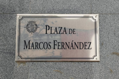 Placa de la plaza Marcos Fernández de Parquesol, Valladolid, en la actualidad.-  J. M. LOSTAU