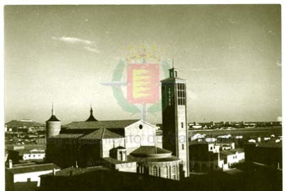 Vista general de la Parroquia San Pío X de la Plaza Porticada de Valladolid en 1960 - ARCHIVO MUNICIPAL DE VALLADOLID
