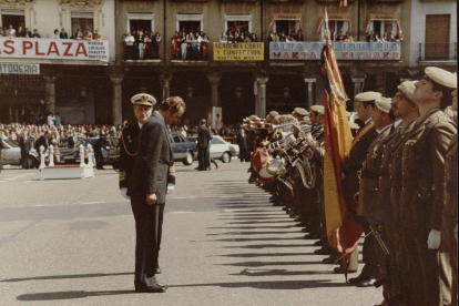 El Rey Juan Carlos I en un acto en la plaza Mayor en el año 1984. -ARCHIVO MUNICIPAL VALLADOLID