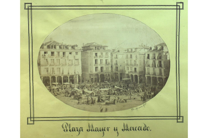 Imagen de la Plaza Mayor en 1866. -ARCHIVO MUNICIPAL VALLADOLID