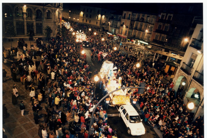 Paso de carrozas durante Navidad en la plaza de la Rinconada. -ARCHIVO MUNICIPAL VALLADOLID
