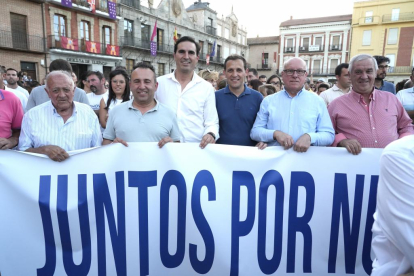 Miembros del PP de Valladolid en la manifestación por el Hospital de Medina del Campo.