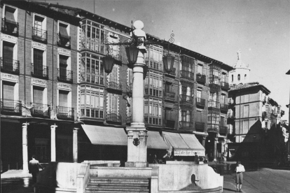Plaza Fuente Dorada en los años 60. -ARCHIVO MUNICIPAL VALLADOLID