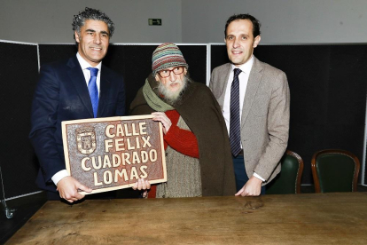 Félix Cuadrado Lomas junto al alcalde de Simancas y el presidente de la Diputación de Valladolid en una foto del 2019