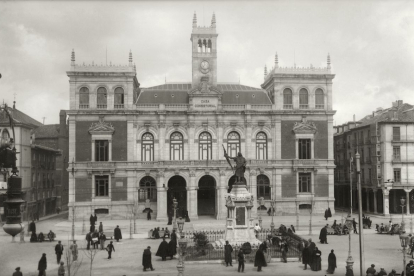 Vista del Ayuntamiento de Valladolid en 1910. -ARCHIVO MUNICIPAL VALLADOLID