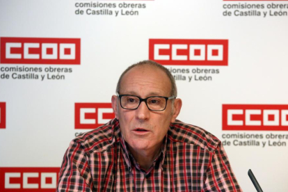 El secretario general de Servicios a la Ciudadanía (FSC-CCOO), Carlos López Inclán, analiza los avances del corredor de cercanías ferroviarias entre Palencia, Valladolid y Medina del Campo-ICAL