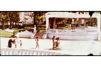 Parque de la plaza Poniente en los años 70. -ARCHIVO MUNICIPAL VALLADOLID (2)