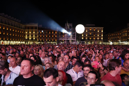 Público en el concierto de Marta Sánchez en la plaza Mayor. - PHOTOGENIC