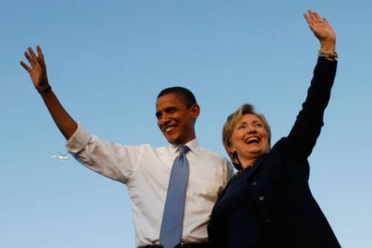 Barack Obama y Hillary Clinton hacen campaña juntos, en octubre del 2008 en Orlando.-Foto: AFP / JOE RAEDLE