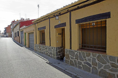 El asalto se produjo en una vivienda de la calle Encabo de Laguna de Duero-J.M.Lostau
