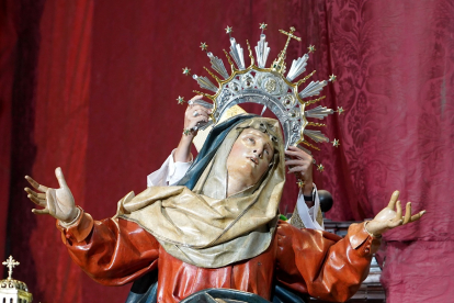 Coronación de la Virgen de la Vera Cruz. -ICAL