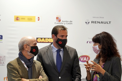 Javier Angulo, Óscar Puente y Ana Redondo en el Teatro Calderón. ICAL