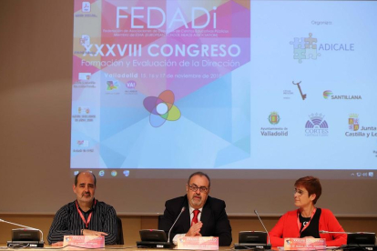 Fernando Rey (en el centro) durante en el congreso de directores de institutos de Secundaria de España.-ICAL