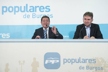 Comité ejecutivo del Partido Popular de Burgos presidido por el presidente provincial, César Rico, y el secretario provincial, Javier Lacalle-Ical