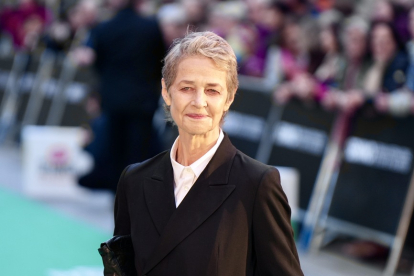 La premiada Charlotte Rampling en la alfombra verde. / PHOTOGENIC