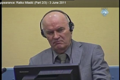 El exgeneral serbobosnio Ratko Mladic, durante una sesión del juicio contra él en La Haya, en una captura de vídeo de archivo del 3 de junio del 2011.-EFE