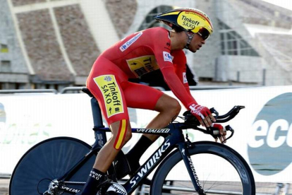 El ciclista Alberto Contador, del equipo Tinkoff-Saxo, en la salida de la etapa final de la Vualta a España 2014-Foto: LAVANDEIRA