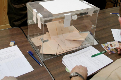 Un momento de la votación en las elecciones a Cámaras Agrarias de 2012.-ICAL