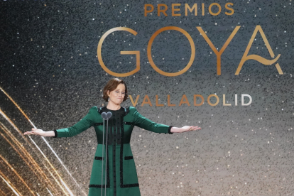 Sigourney Weaver recibió el Goya Internacional de manos de Juan Antonio Bayona.- ICAL