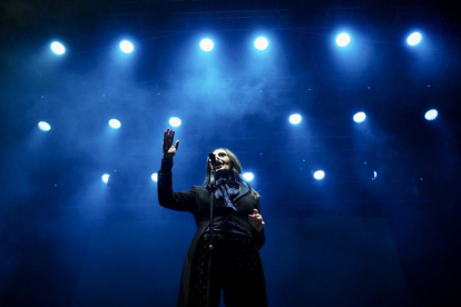 Luz Casal durante su concierto de las Fiestas de Valladoid 2023 en la Plaza Mayor.-PHOTOGENIC