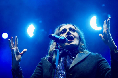 Luz Casal durante su concierto de las Fiestas de Valladoid 2023 en la Plaza Mayor.-PHOTOGENIC