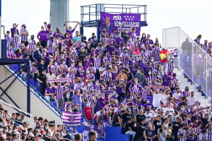 Aficionados del Real Valladolid en la visita al Leganés. / RV. / I. SOLA