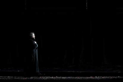 Otro de los momentos del ensayos de 'La Traviata' en el Calderón. ICAL