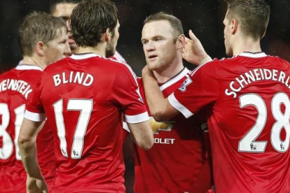 Rooney celebra el gol triunfo del Manchester United.-CARL RECINE / REUTERS