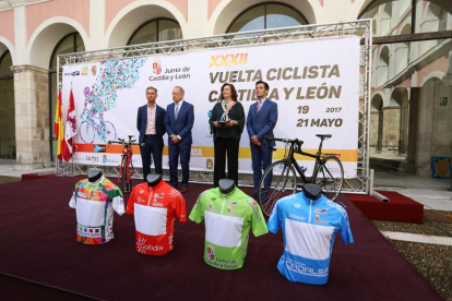 La consejera de Cultura y Turismo, María Josefa García Cirac, presenta la XXXII edición de la Vuelta Ciclista Internacional a Castilla y León.-ICAL