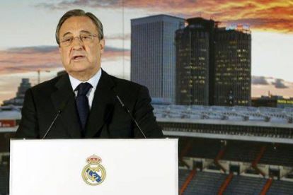 El presidente del Madrid, Florentino Pérez, durante un acto en el Santiago Bernabéu.-Foto: JUAN MANUEL PRATS