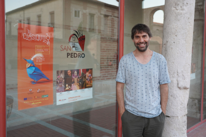 Javier Pérez Lázaro, director y productor del Festival El Clasiquillo, en el CAE San Pedro  .-EL CLASIQUILLO