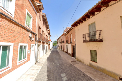 La agresión se produjo en el domicilio conyugal del número 15 de la calle Valverde de Tordesillas.  E. M.