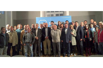 Foto de familia de Carnero con los candidatos del norte de la provincia-EM
