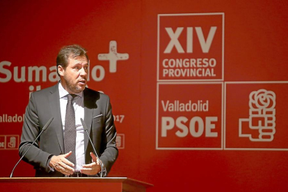 ´El alcalde de Valladolid, Óscar Puente, durante su intervención en el congreso.-ICAL