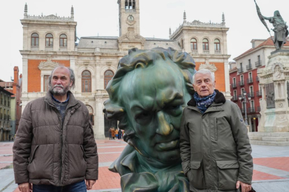 Estatua de los Premios Goya en la plaza Mayor de Valladolid. -J.M. LOSTAU