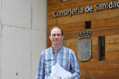 Ignacio Rosell, en una imagen de archivo delante de la Consejería de Sanidad. ICAL