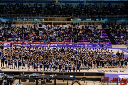 Presentación de la cantera del Real Valladolid baloncesto durante el descanso del UEMC-Estudiantes. / PHOTOGENIC